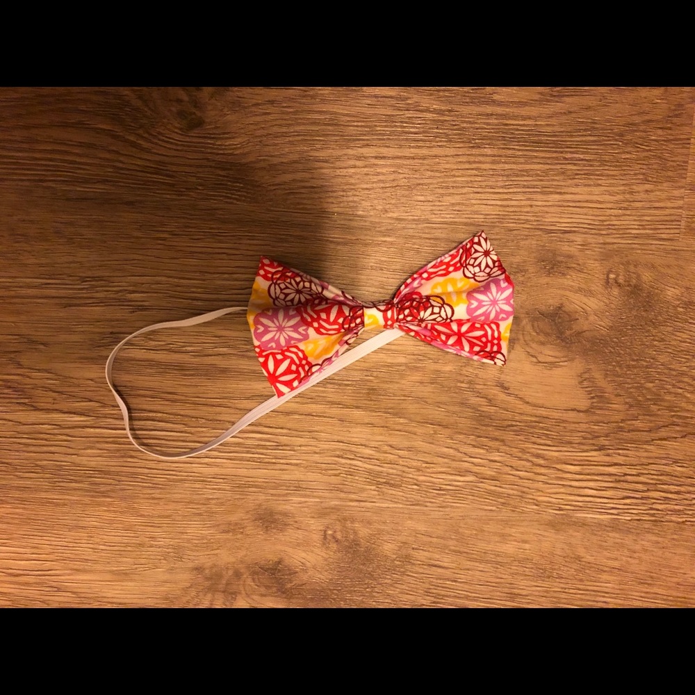 Floral bow tie for dog